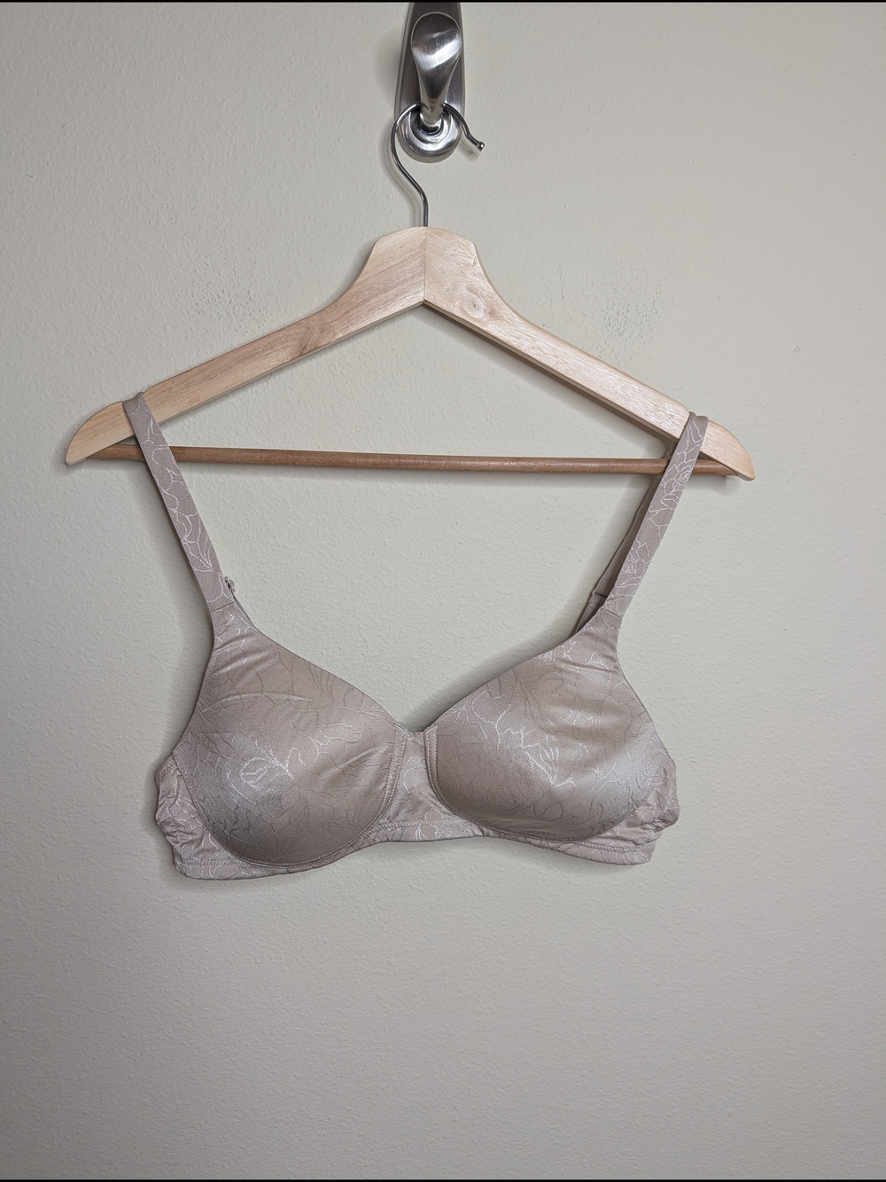 Vanity Fair Body Shine Full Coverage Wireless Bra 36B Taupe Jacquard 72298